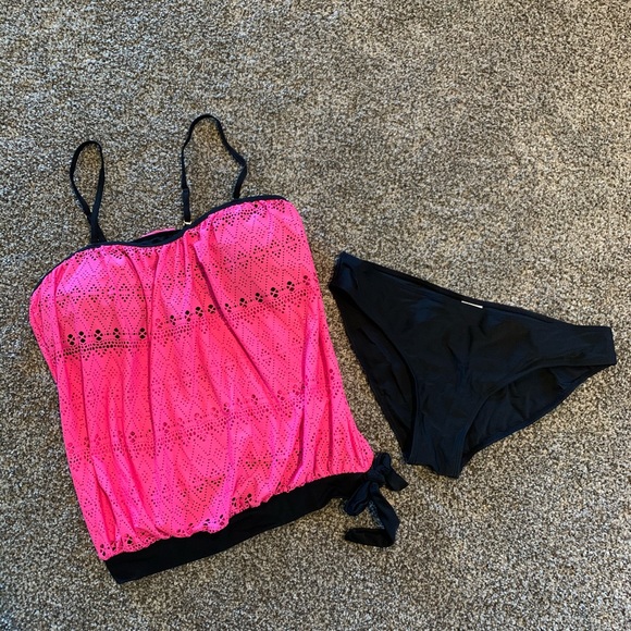 On the Beach Tikini. - Picture 1 of 2